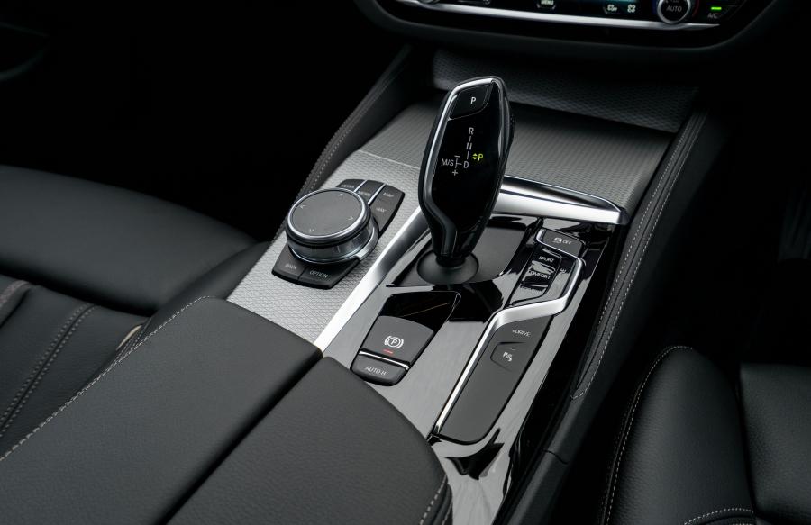  BMW 530e M Sport (G30) 2019 года  (MY) (фото 11 из 15)